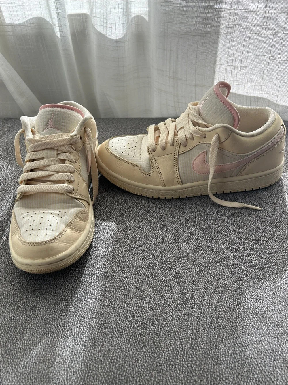 Nike Women’s Low-Top Sneakers in Cream with Pink Swoosh